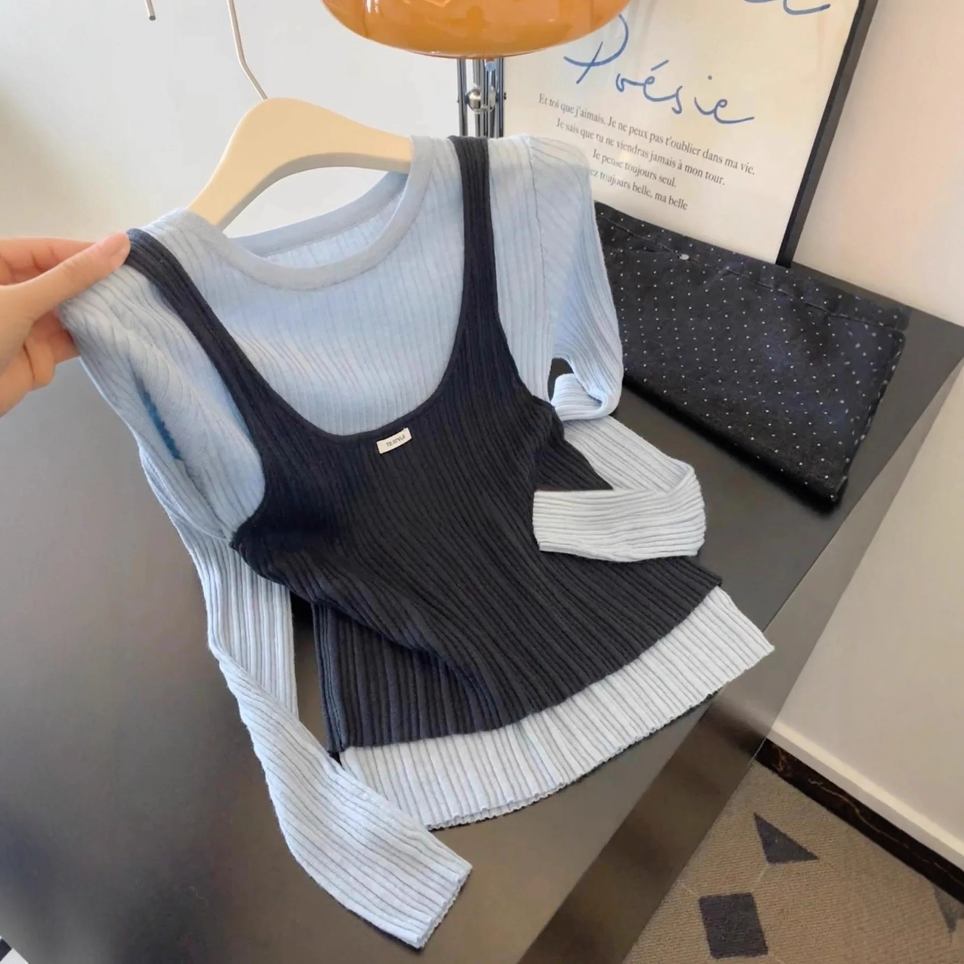 2026 new women's clothing color blocking fake two-piece spliced knitted sweater top long sleeved versatile Korean base sweater