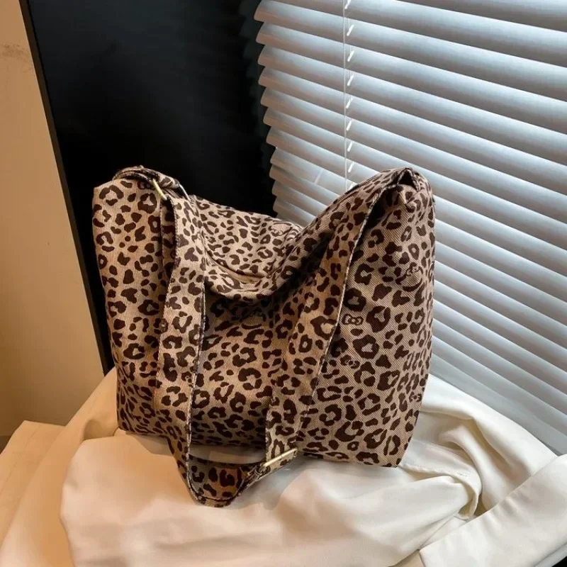 bolso-de-diseno-expression-piece-para-mujeres-bolso-de-cuero-de-lujo-bolso-elegante-tipo-bandolera-con-un-estilo-artistico-y-moderno