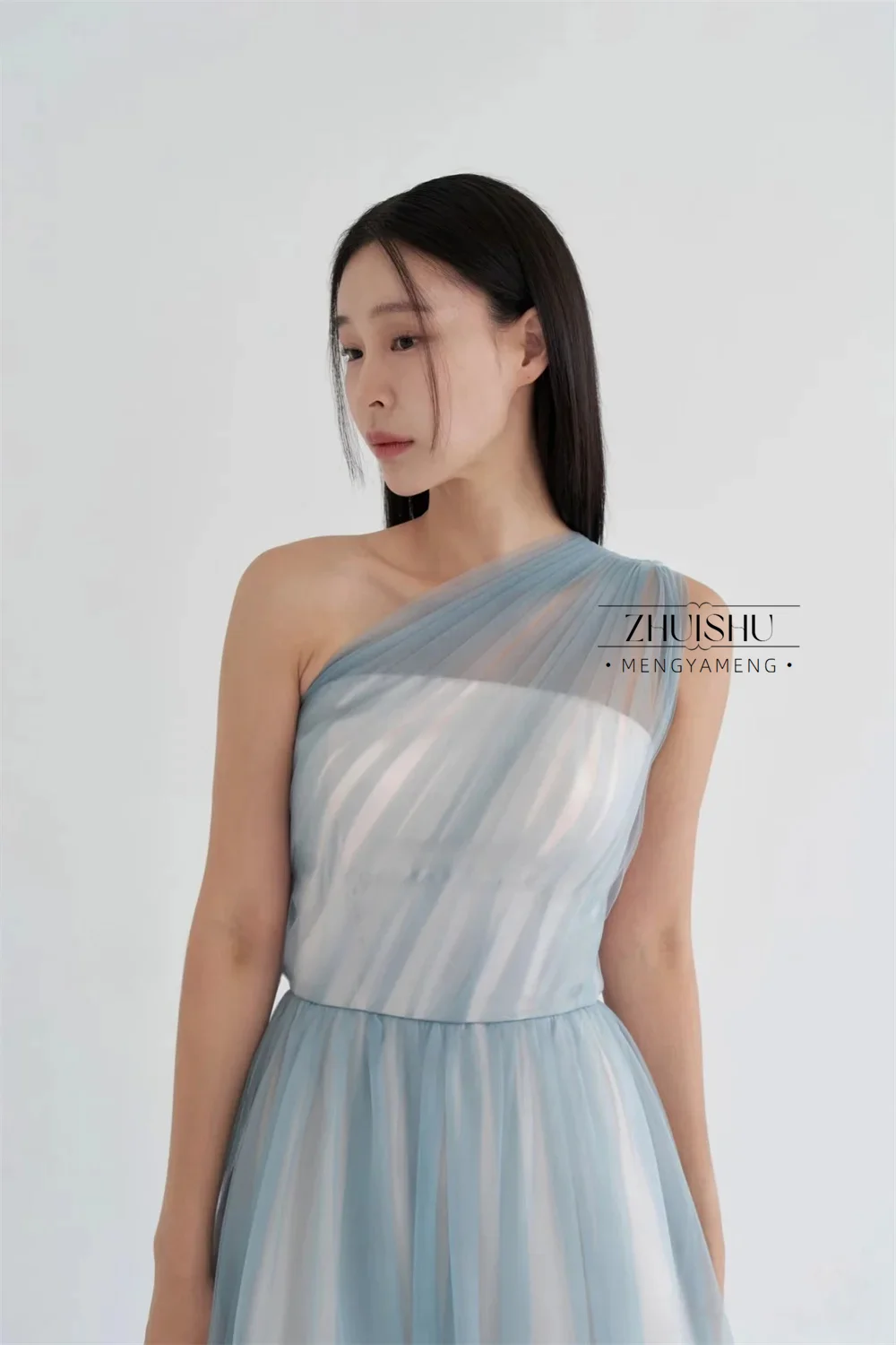 One-Shoulder Contrast Color Korean Wedding Dresses Customized Bridal Party Dress Soft Tulle Wedding Reception Dress