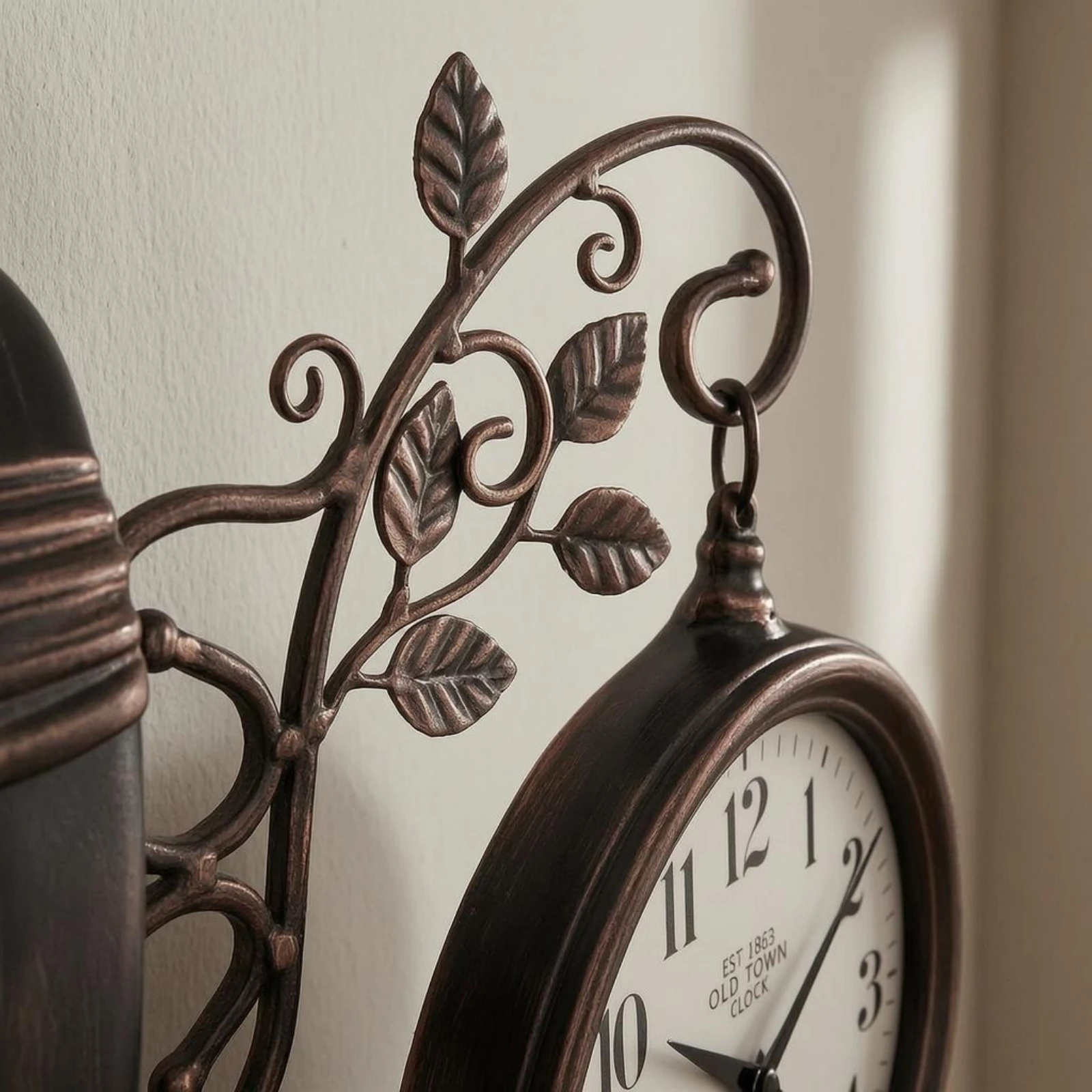 Analog Wall Clock Vintage Style Round Wall Clock Home Decor Metal Frame Cream Face