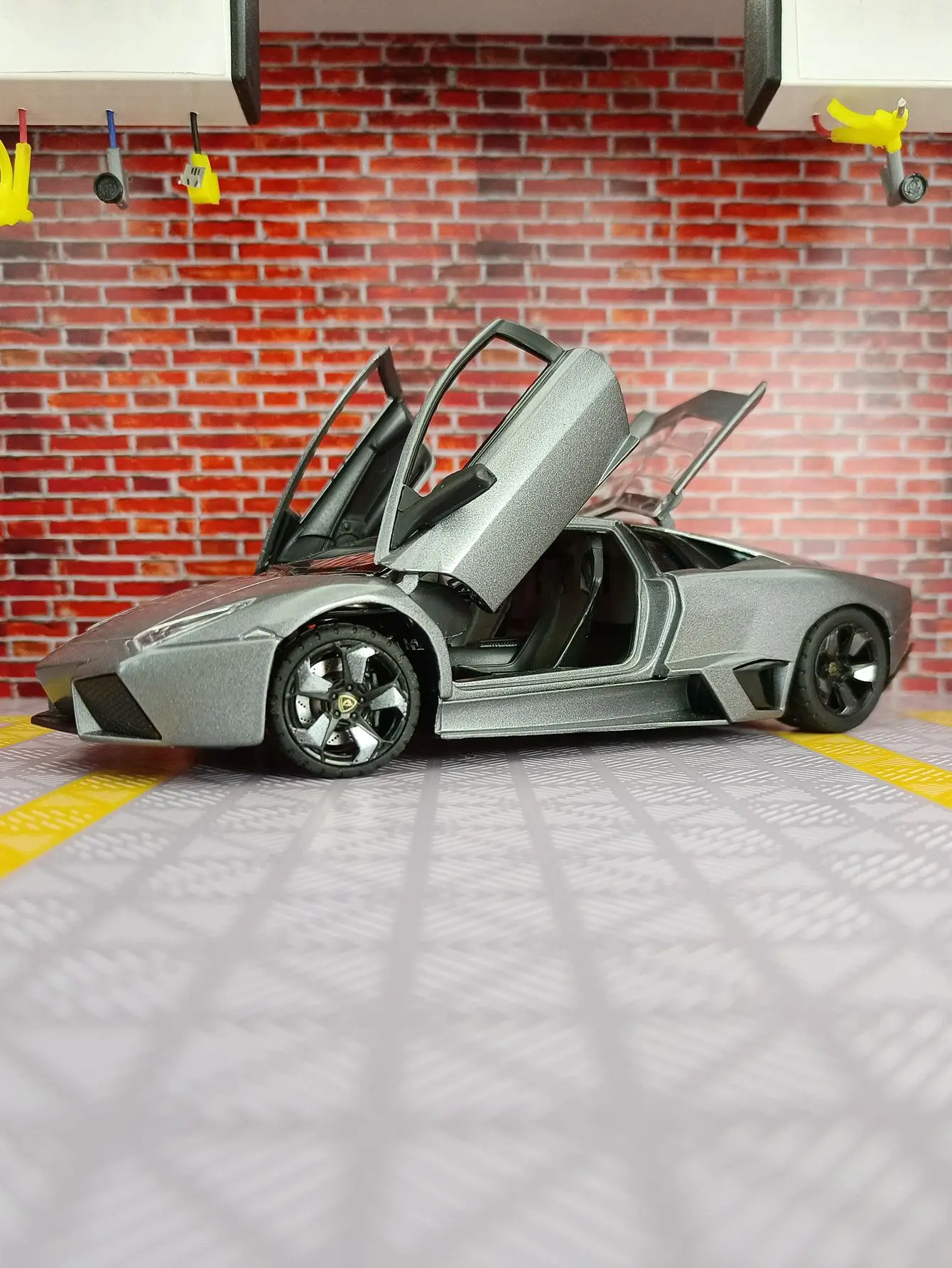 Modèle de voiture Lamborghini Reventon 1:24, véhicule de luxe en alliage, collection de jouets de sport, ornements, cadeau pour garçon