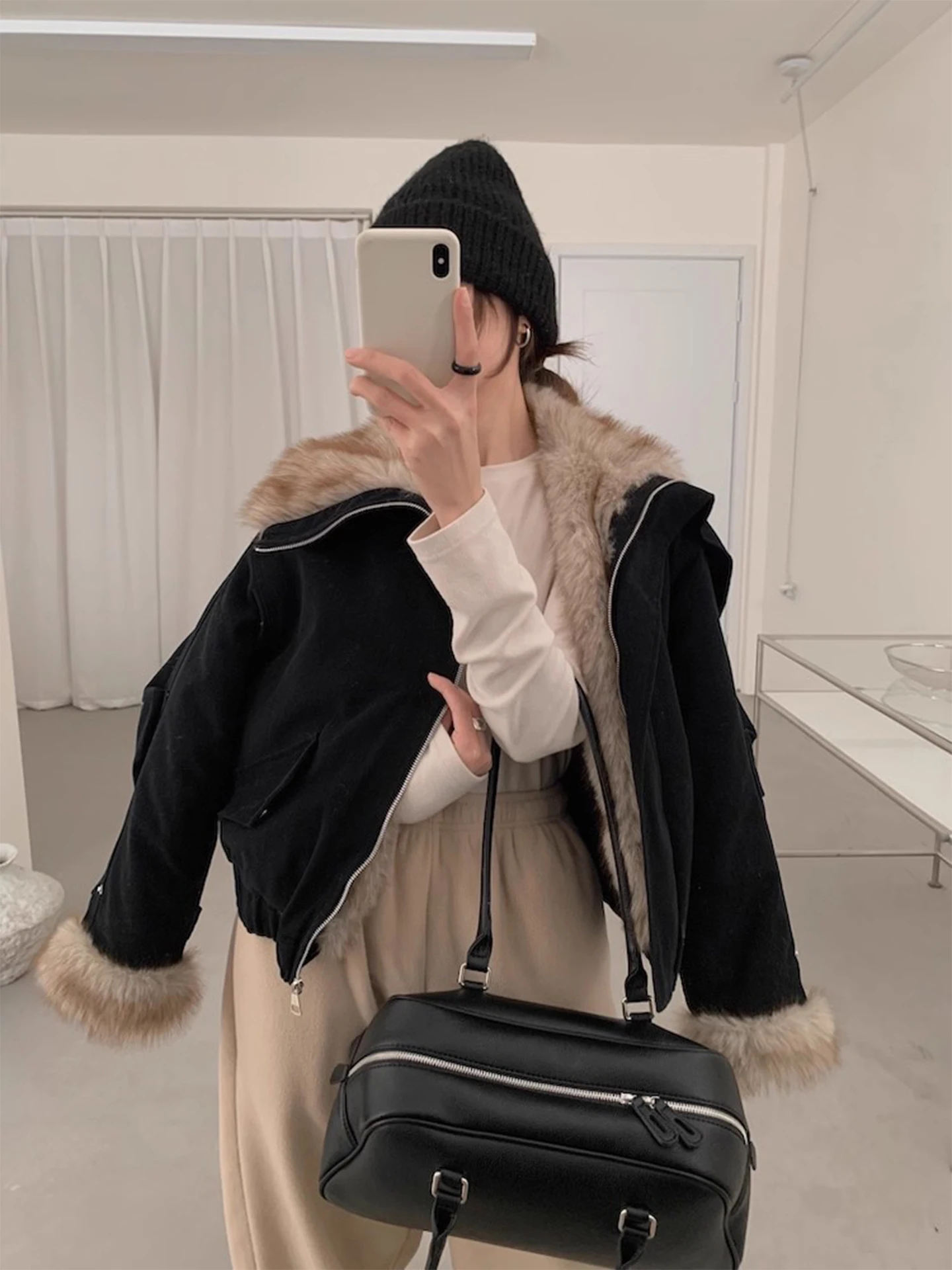 เสื้อโค้ทผ้าฝ้ายอเนกประสงค์สำหรับผู้หญิง รุ่นใหม่ล่าสุดสำหรับฤดูหนาว พร้อมปกขนเฟอร์เทียมสไตล์เรโทร ด้านในบุด้วยผ้าฝ้าย เหมาะสำหรับใส่ทำงาน