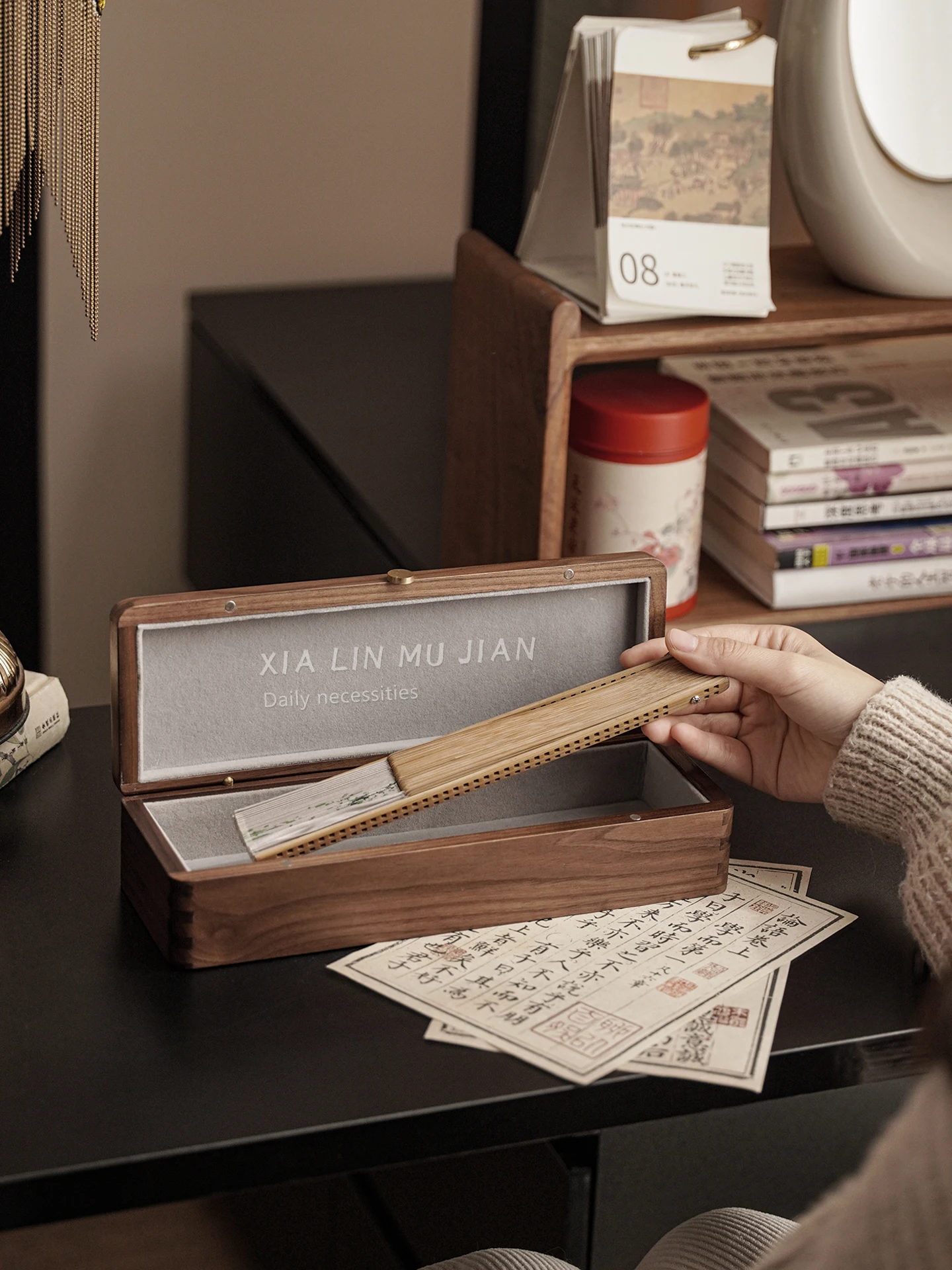 

Элитный футляр для вееров из черного ореха, премиальный чехол для вееров из облачного шелка, подарочный органайзер для хранения каллиграфии и картин