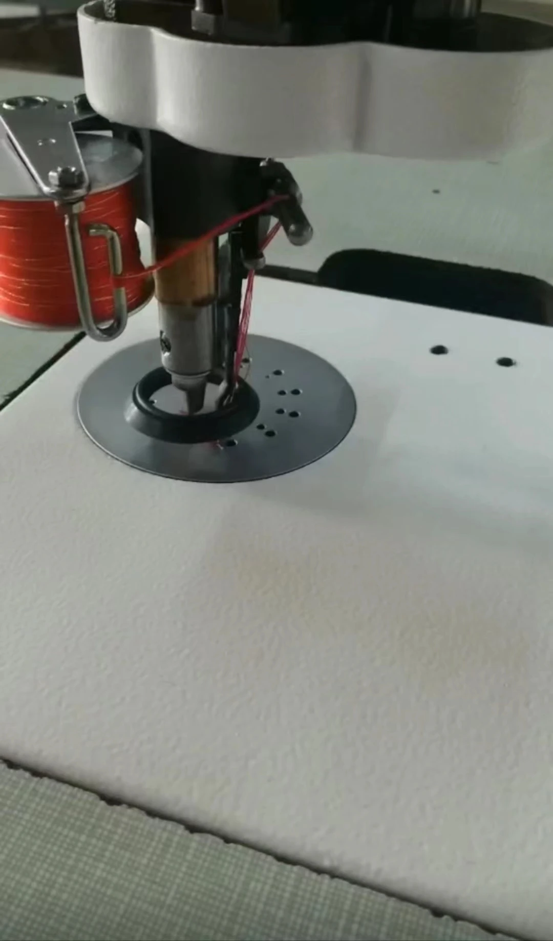 Одноголовочная универсальная в – обзор и цена Embroidery Operator