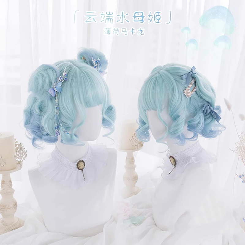

The wig girl Lolita cosplays a white and blue gradient woolen curly hair wig