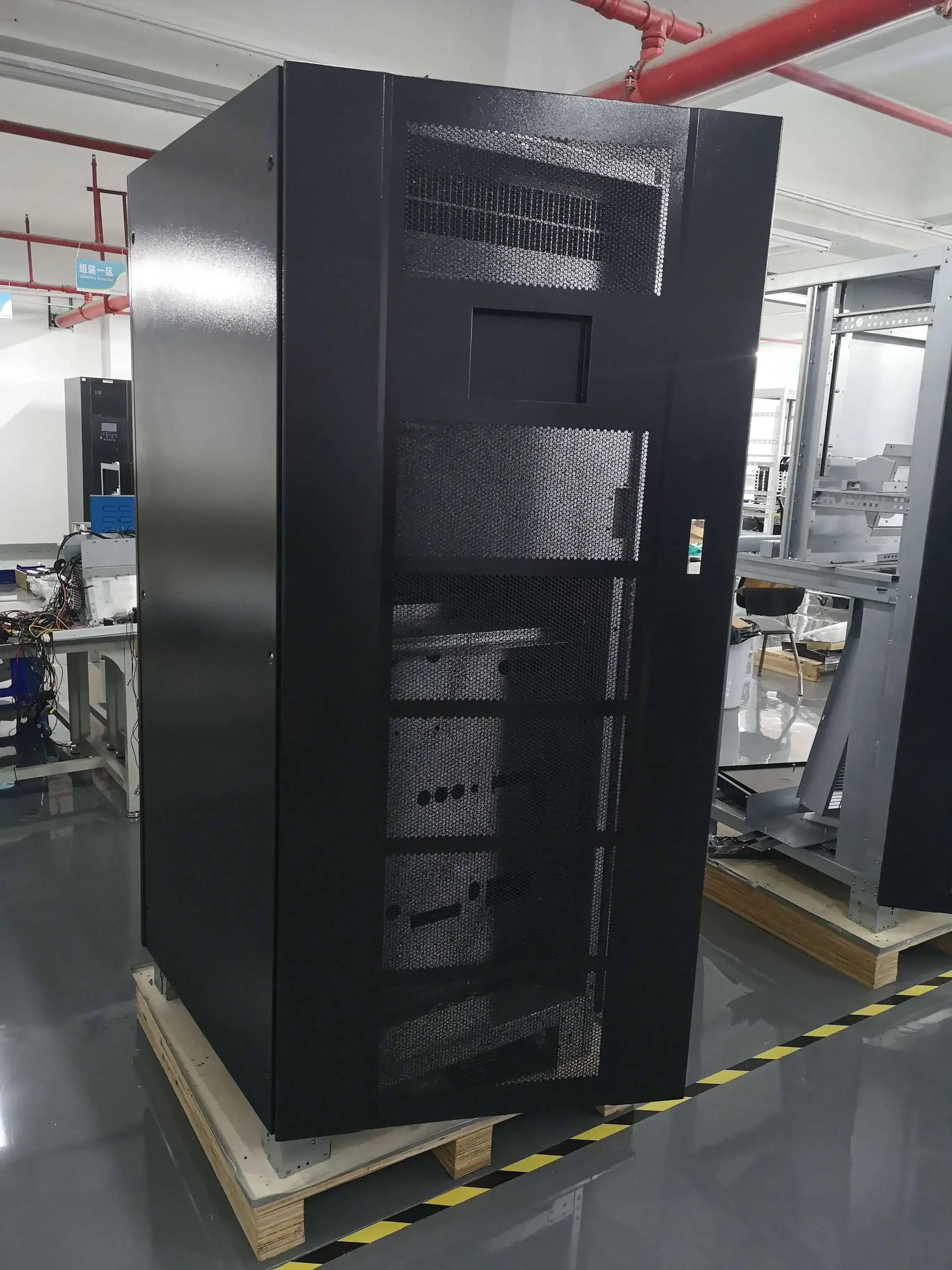 고품질 3상 저주파 온라인 UPS 160KVA 200KVA 300KVA 50Hz 480V 안정적인 전원 공급용