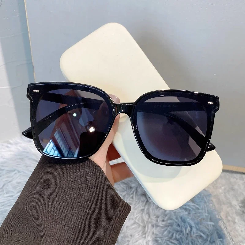 

2024 Women Men Luxury Korean Square Frame Sunglasses New Vintage Female Outdoor Eyewear Sunscreen UV400 Sunglasses