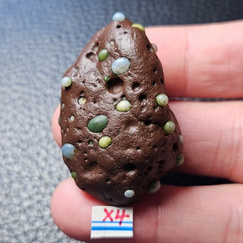 

Natural Gobi Desert Fu Gui Stone Energy Witchcraft Gemstone Mineral Specimen Collection
