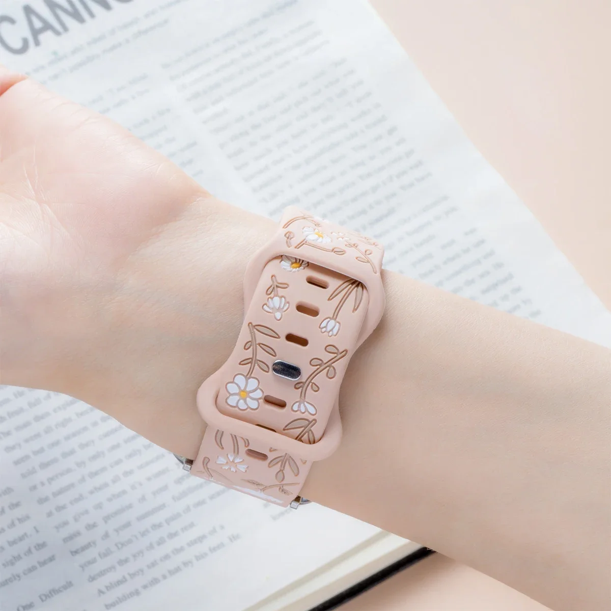 حزام منقوش لساعة أبل باند 46 ملم 40 44 ملم 41 49 ملم 45 38 42 ملم سوار من السيليكون لسلسلة iwatch 10 9 7 se 6 5 4 8 Ultra