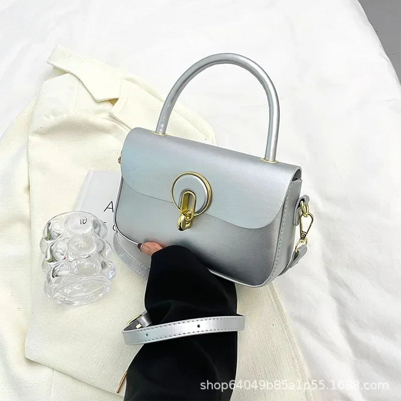 

Simple and Stylish Handbag Bag 2025 New Summer Commuting Versatile Small Square Bag, Casual Messenger Women's Bag for Work