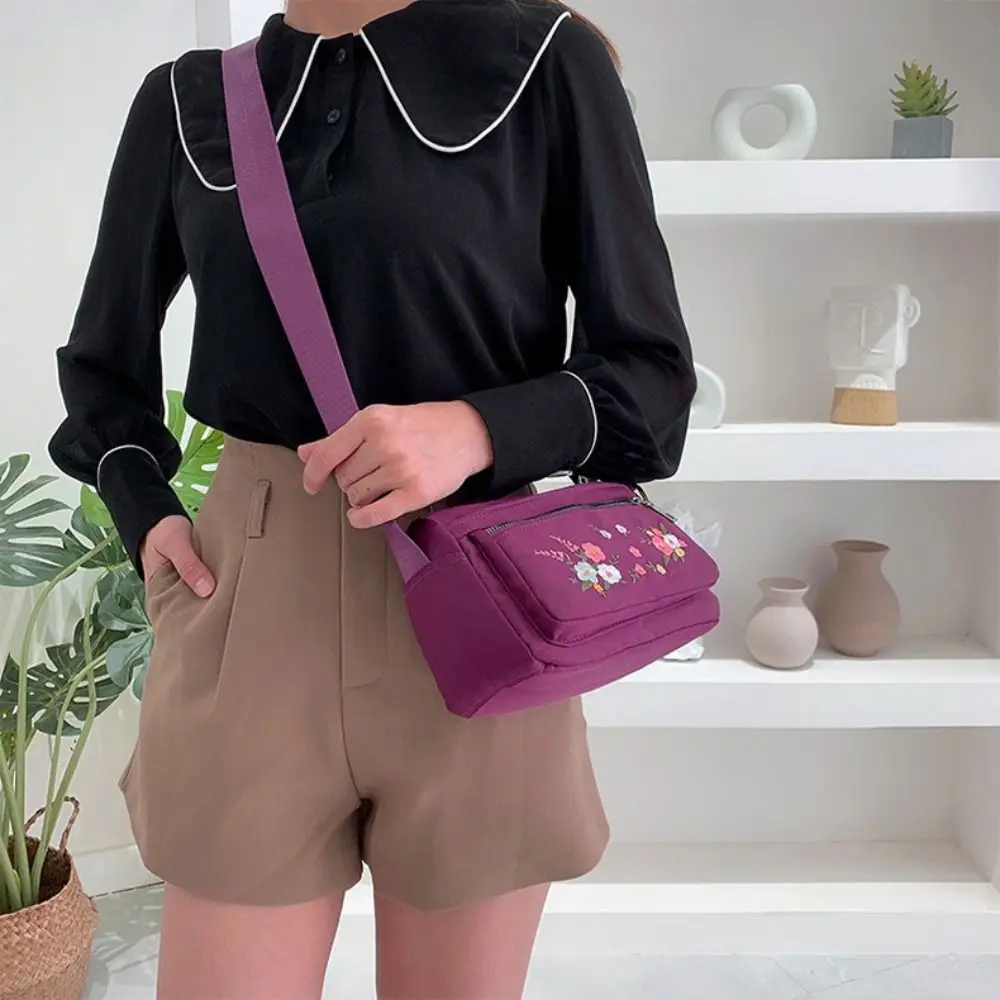 Simple Nylon Shoulder Bag Embroidery Flower Zipper Closure Messenger Bag Wear Resistant Large Capacity Mom Crossbody Bag Outdoor