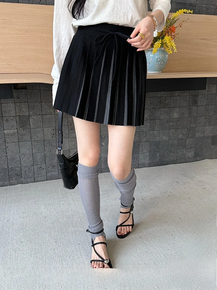 

Вязаная плиссированная юбка DEARSOCUTE с цветными блоками, средней посадкой, А-силуэта, для повседневной носки, из коллекции Simple Commute