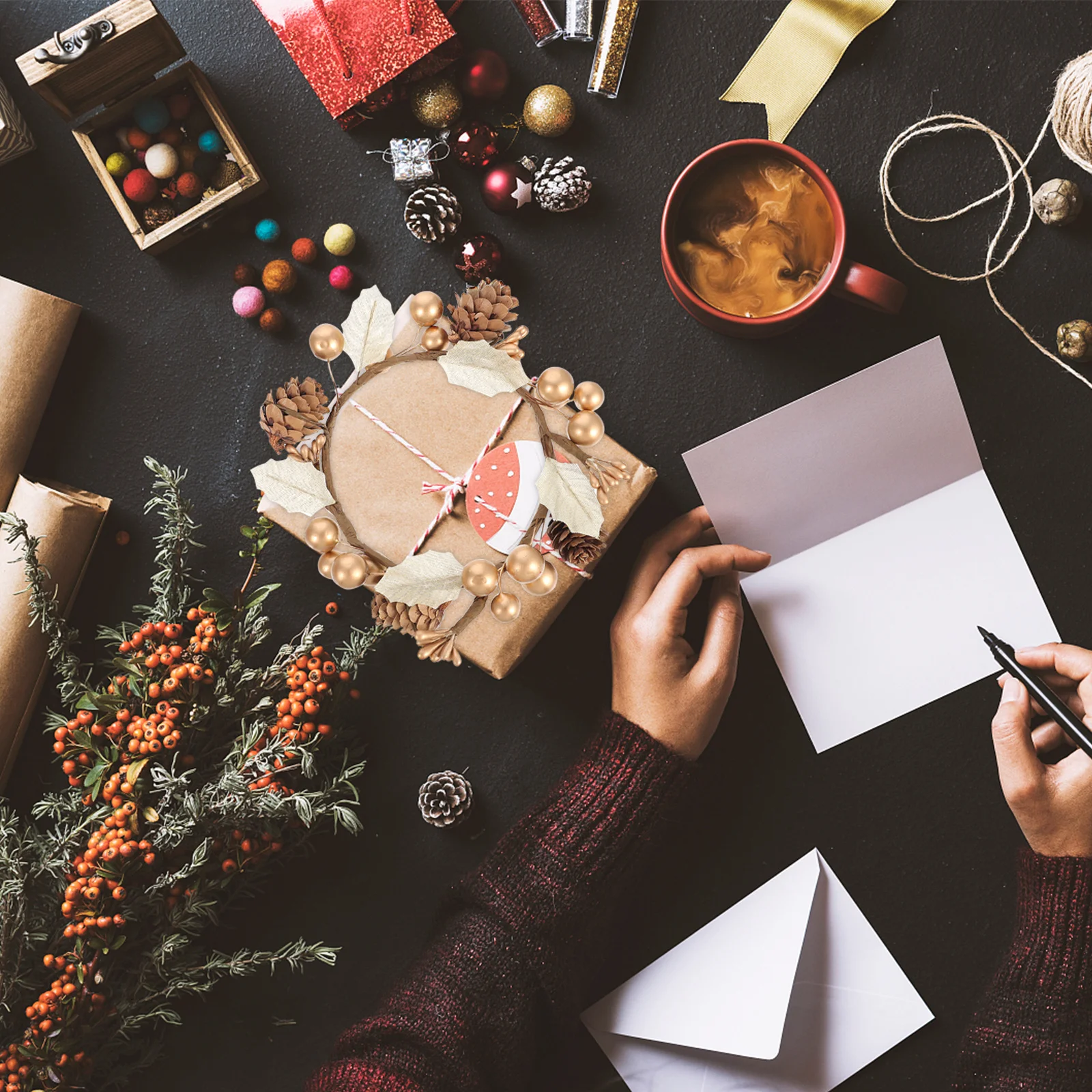 

4Pcs Simulated Berry Garland Decorative Mini Wreath Candlestick Cup Xmas Gift Berry Garland Party Decoration Photography Props