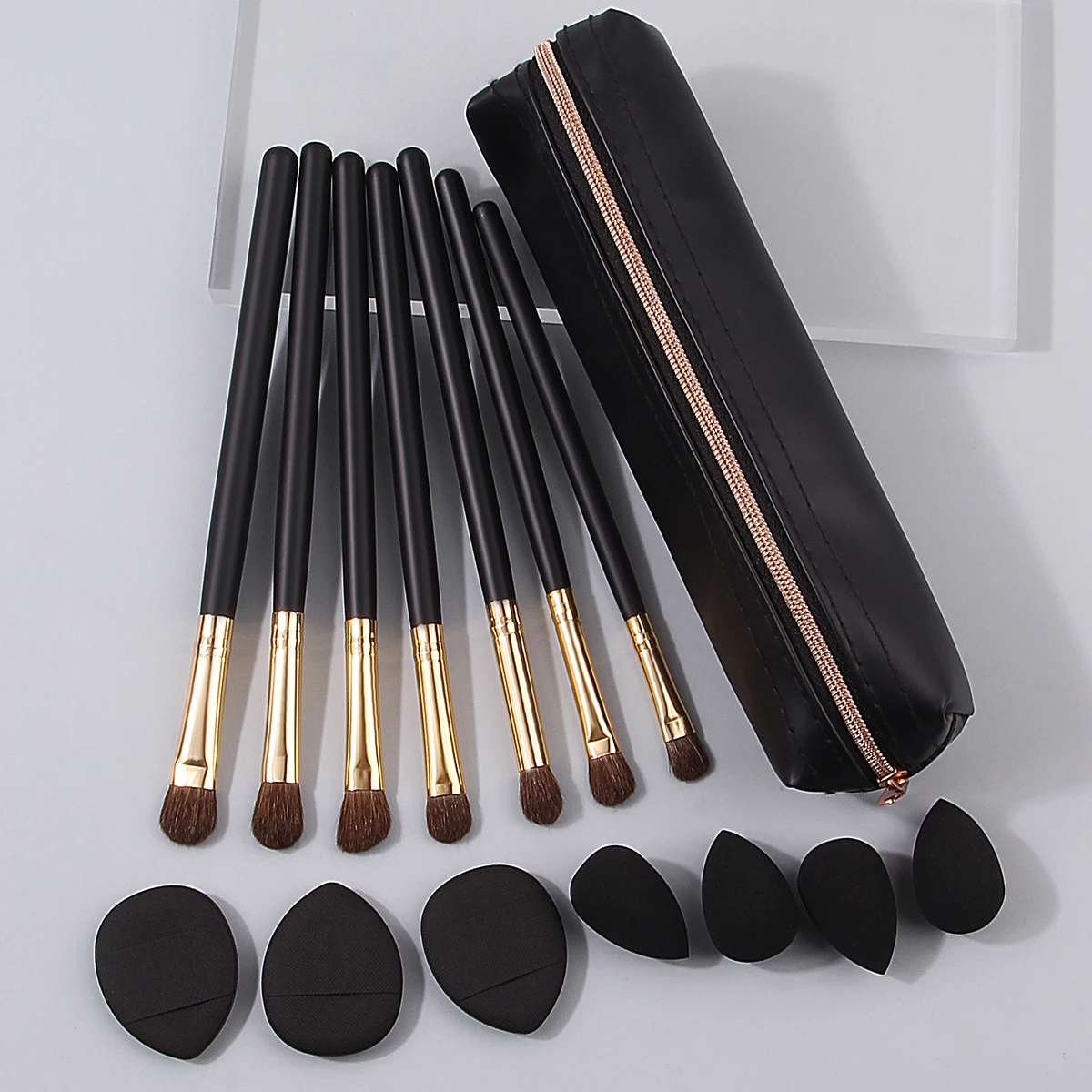 ชุดแปรงแต่งหน้า 7 ชิ้น ขนสัตว์ สำหรับแต่งตา + ไข่แต่งหน้าขนาดเล็กสีดำ 4 ชิ้น + พัฟแต่งหน้าขนาดนิ้วหัวแม่มือ 3 ชิ้น + กระเป๋าแต่งหน้าดีไซน์สวยงาม