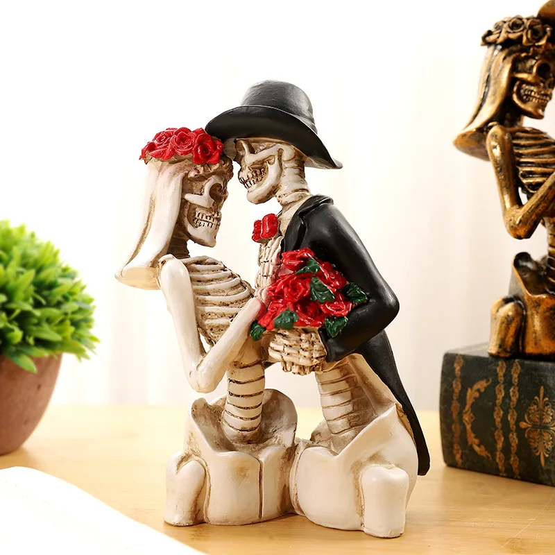 Halloween Couple Skull Resin Figurine Gothic Decor Escape Room Romantic Gift