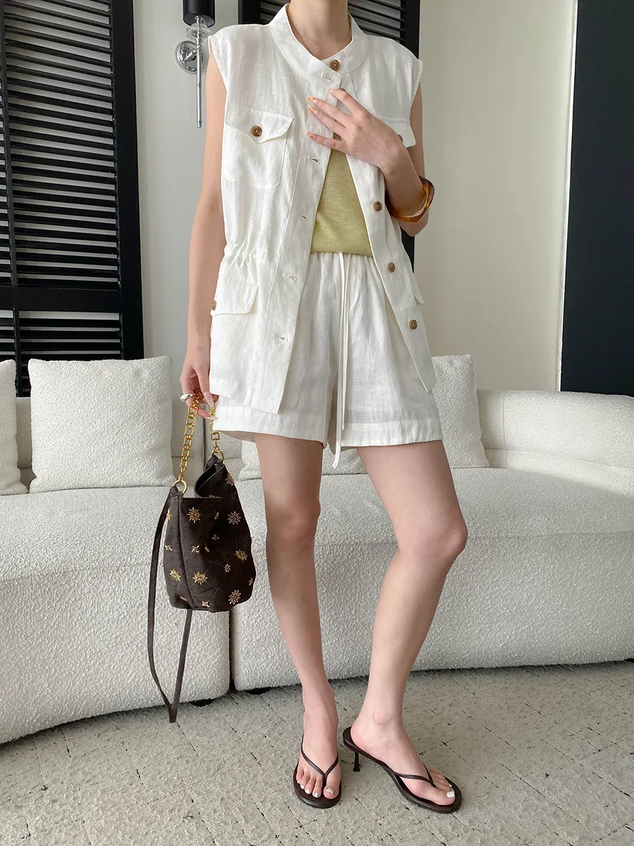 Sommerliches Damen-Set: Lässige, einfarbige Weste mit Stehkragen und Shorts mit Kordelzug – Detail 14