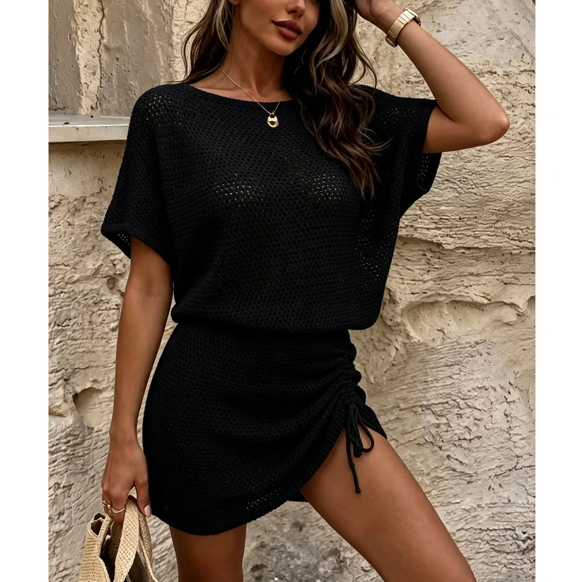 Lässiges, tailliertes Strick-Kurzkleid, Strandkleid mit seitlichem Tunnelzug und Cut-Outs, trendige Damen-Strandmode – Detail 8