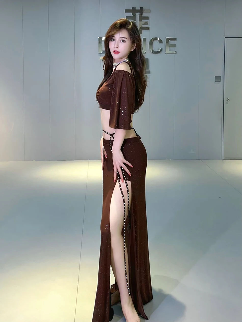 أزياء الرقص الشرقي المثيرة مكونة من قطعتين، مجموعة ملابس علوية وتنورة للنساء، ملابس ممارسة الرقص لأداء المسرح