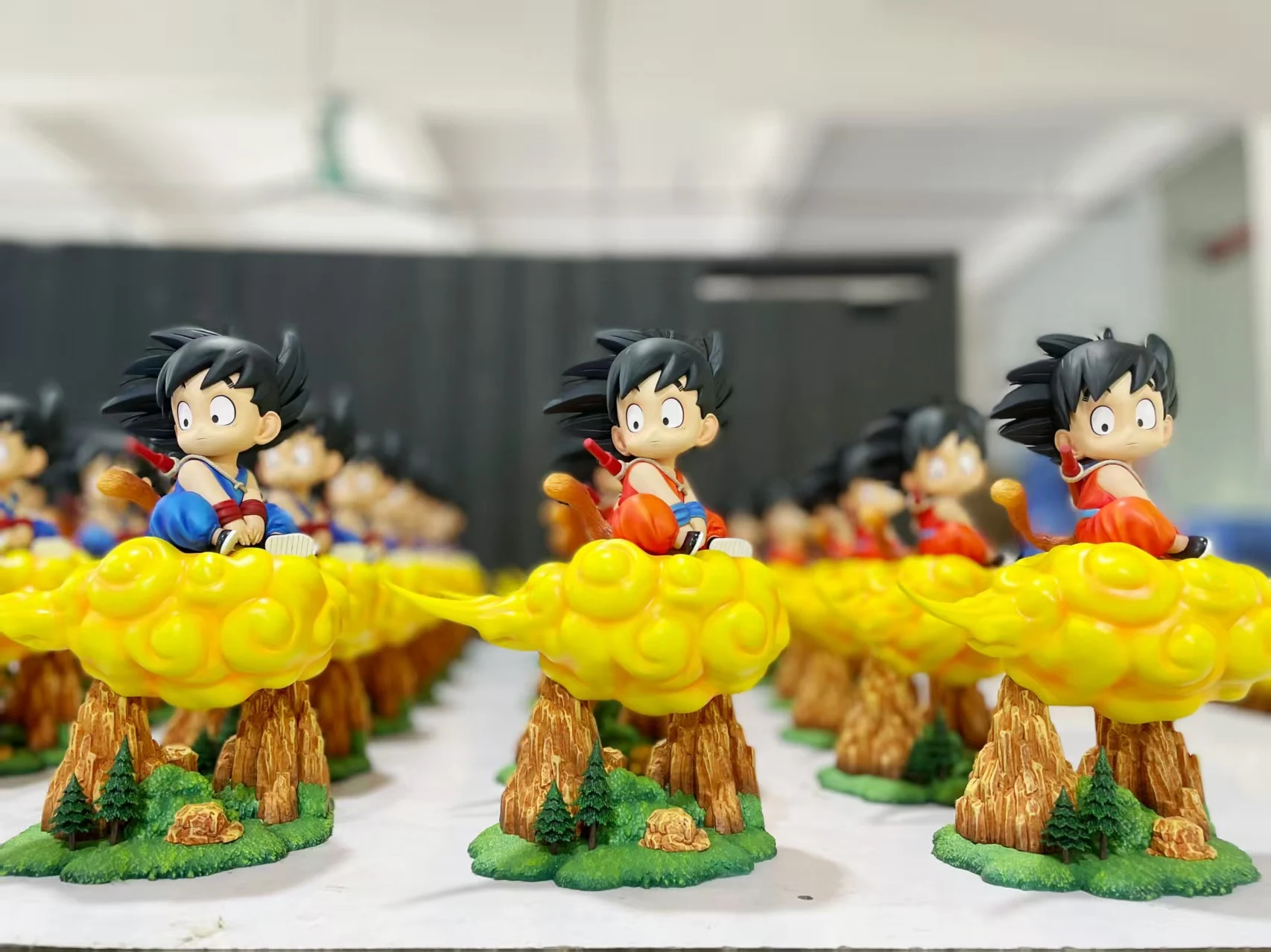 Dragon Ball Z Son Goku Figura 21 cm PVC Modello Anime Doll Decorazione da scrivania Collezione di statue Giocattolo per bambini Regalo di Natale