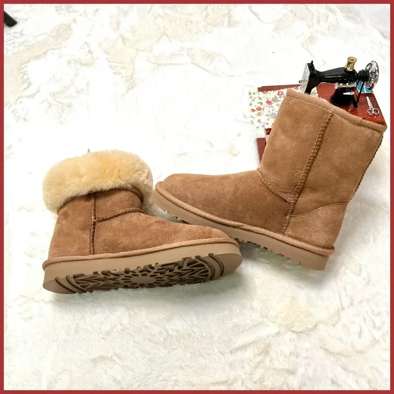 Women's snow boots are made of high-quality sheepskin and chestnut wool simple and versatile warm in black and gray, and durable