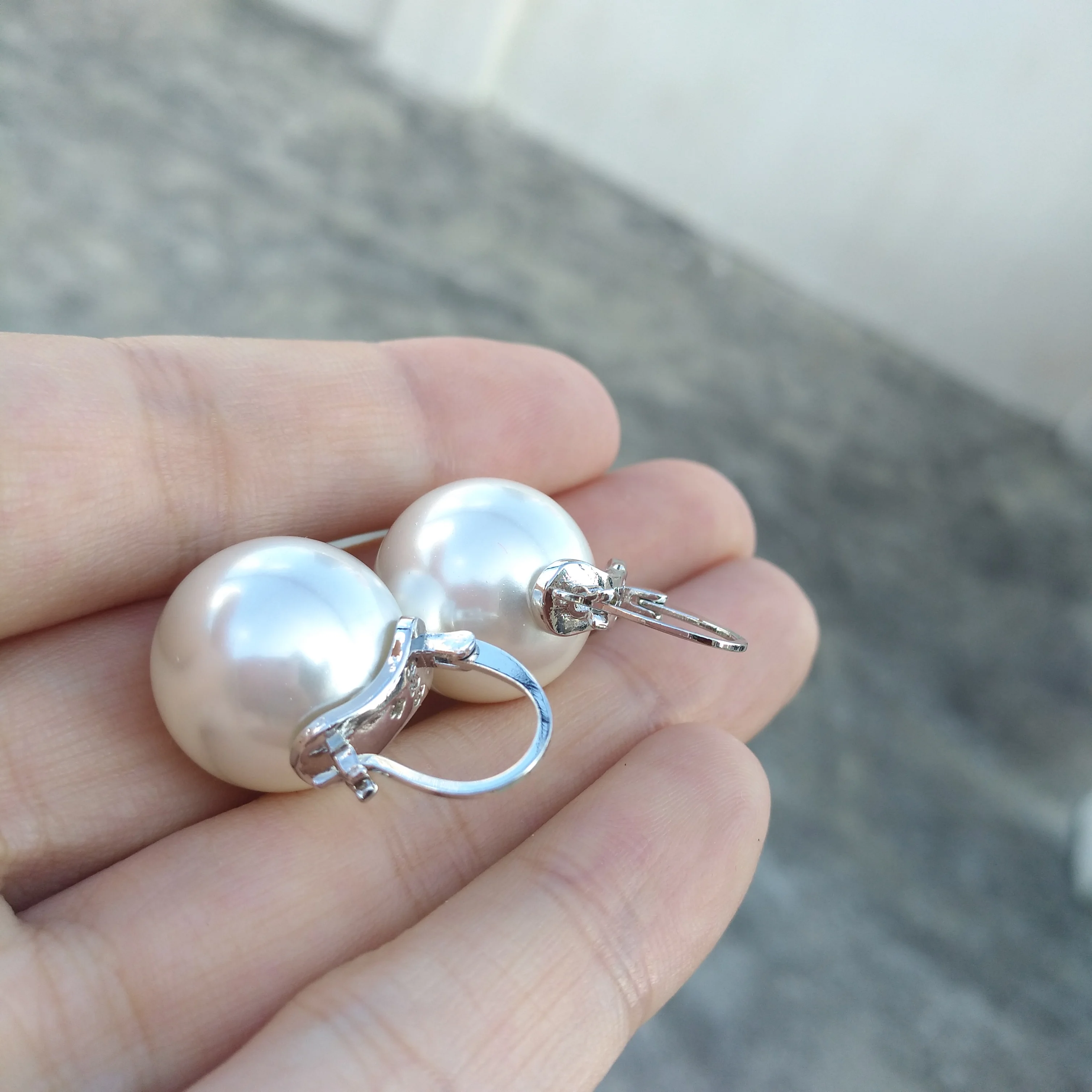 Gorgeous 10-11mm South Sea Round White Pearl Earring Apply Any Occasion  Please see more pictures