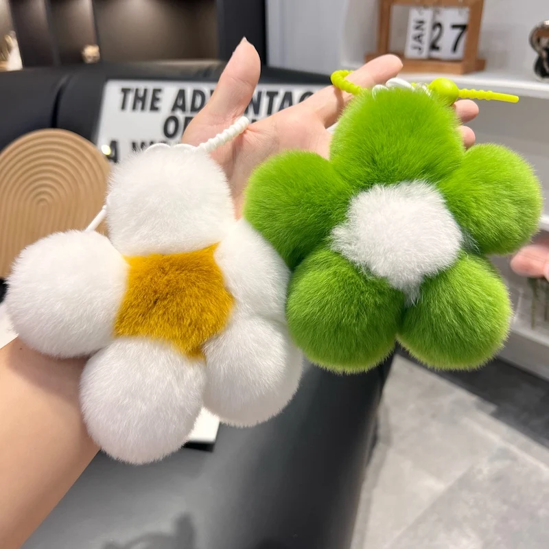 

2024 New Women Natural Rabbit Fur Flower KeyChain Charm Fashion Plush Car Keychain Bag Pendant Party Gift Accessories