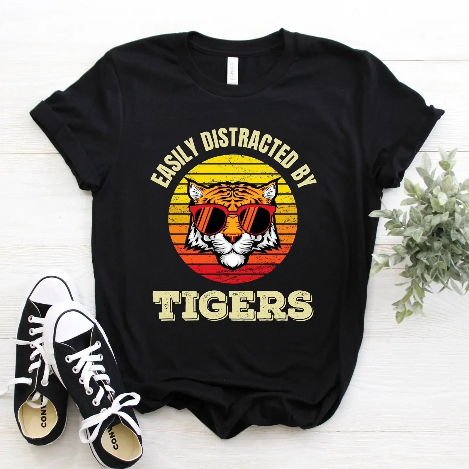 Easily Distracted By Tigers T Shirt Cool Tiger Lover Birthday Casual for Zookeeper Zoo Animal Fans vintage Washed Comfortable