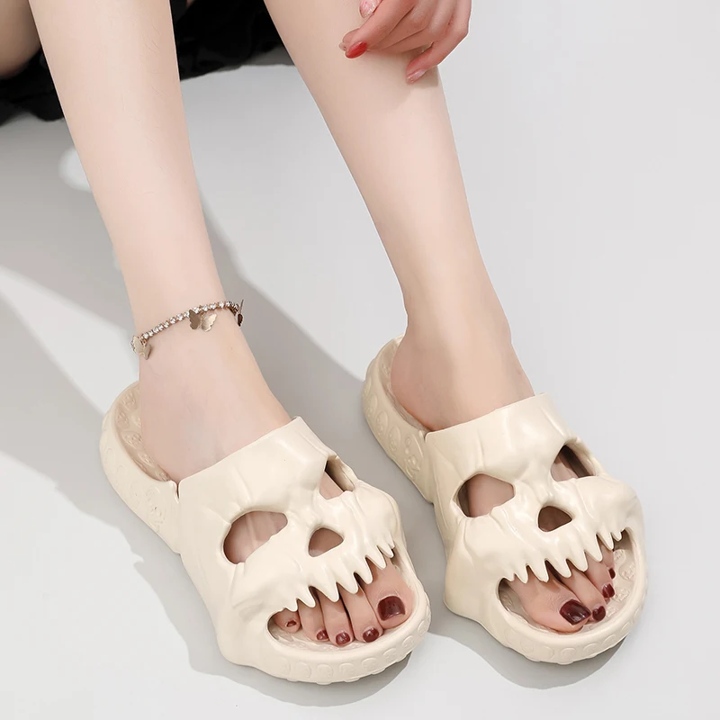 Skull Design Women Slippers Rock Y2K Personalized MAN Punk Summer Outdoor Slides Thick Sole Platform Beach Male Gothic Sandals