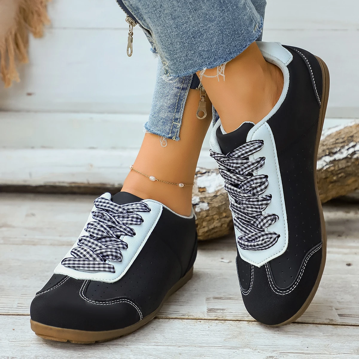 Fashionable Casual Shoes for Women, Breathable Low-Top Sneakers, Plaid Shoelaces, Black/Brown, Lightweight and Comfortable Daily Walking Shoes