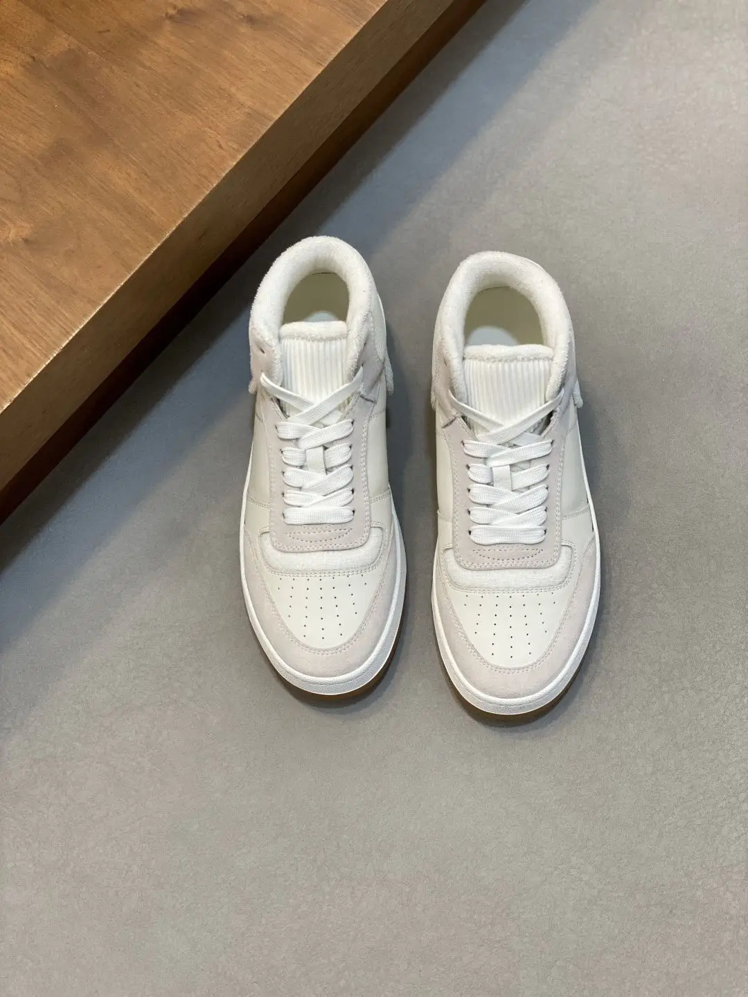 Unisex Beige White Color Block Mid Top Sneakers Lace Up Perforated Skate Shoes Retro Gum Flat Street Casual Footwear for Men Women