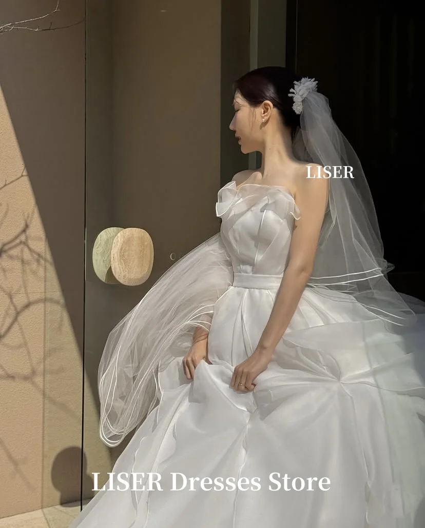 Liser فساتين زفاف كورية أنيقة بدون حمالات ناعمة من الأورجانزا لالتقاط الصور فساتين زفاف طويلة بسيطة مشدات مخصصة