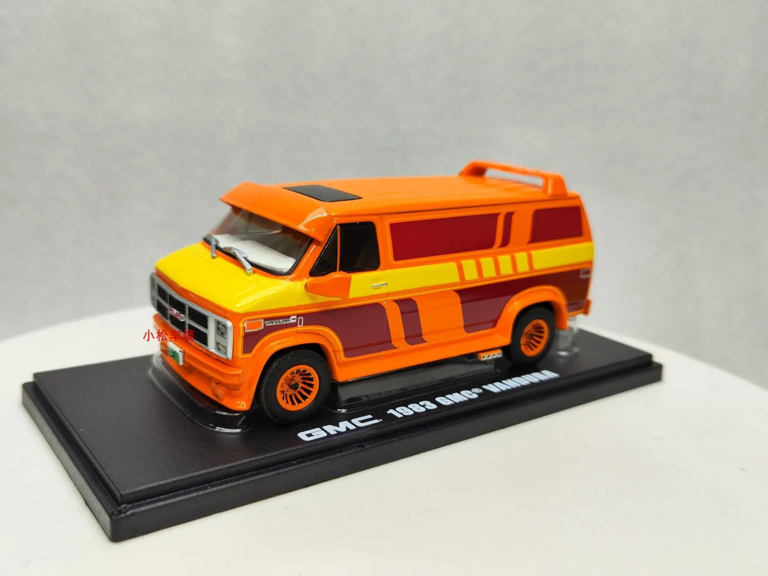 

1:43 1983 GMC Vandura на заказ оранжевый высокий имитация сплава модель автомобиля Коллекционная игрушка в подарок сувенир дисплей орнамент