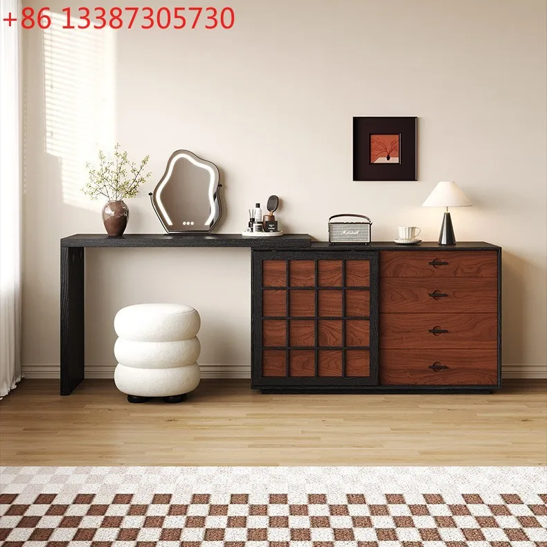 

Комод в стиле французского ретро, интегрированный в современный простой дизайн для небольшой спальни в квартире.