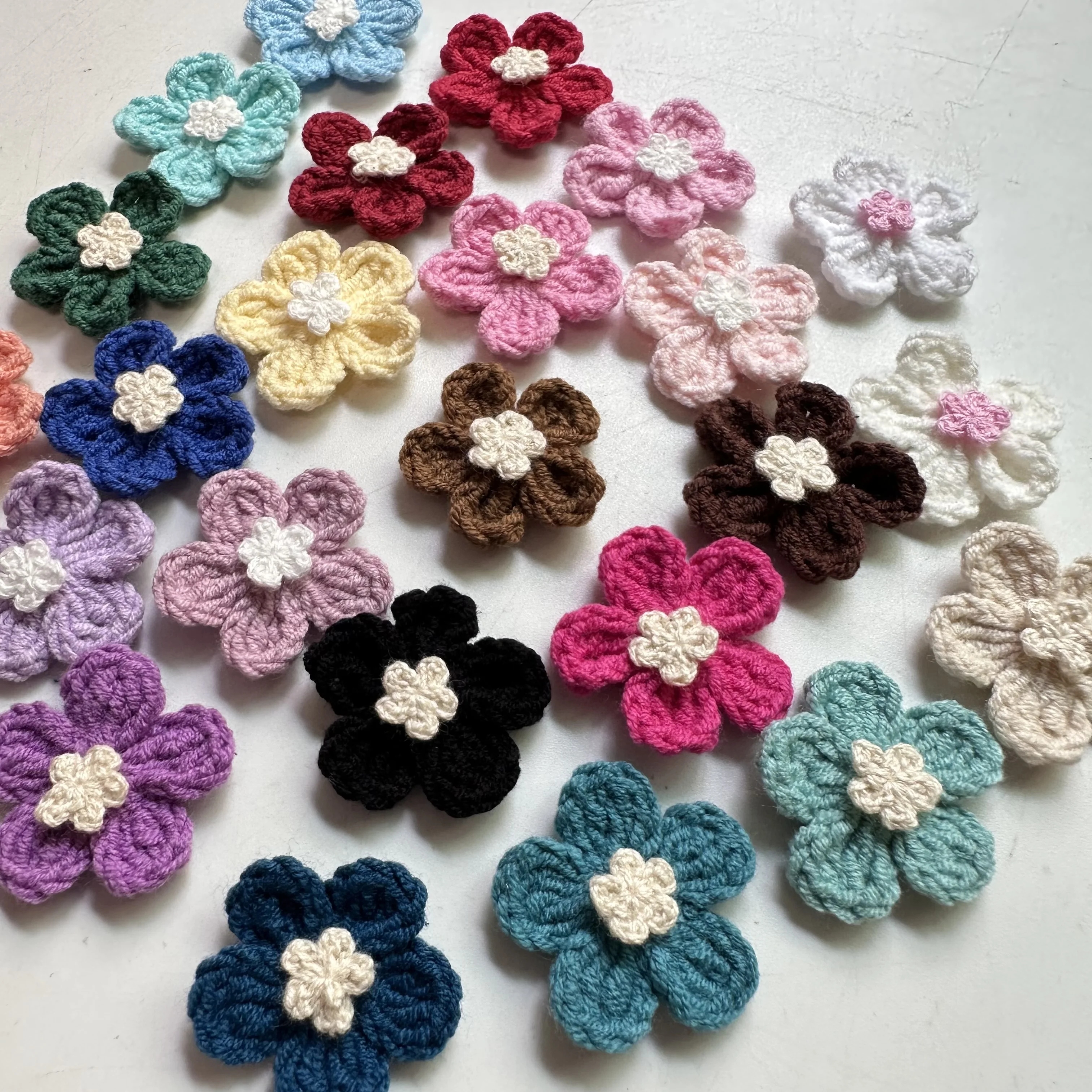 10PCS Colorfull Handmade Cotton Crochet Flowers 3.2CM DIY 3D Craft Knitted Fabric Flower Applique Clothes Decoration Axxessories