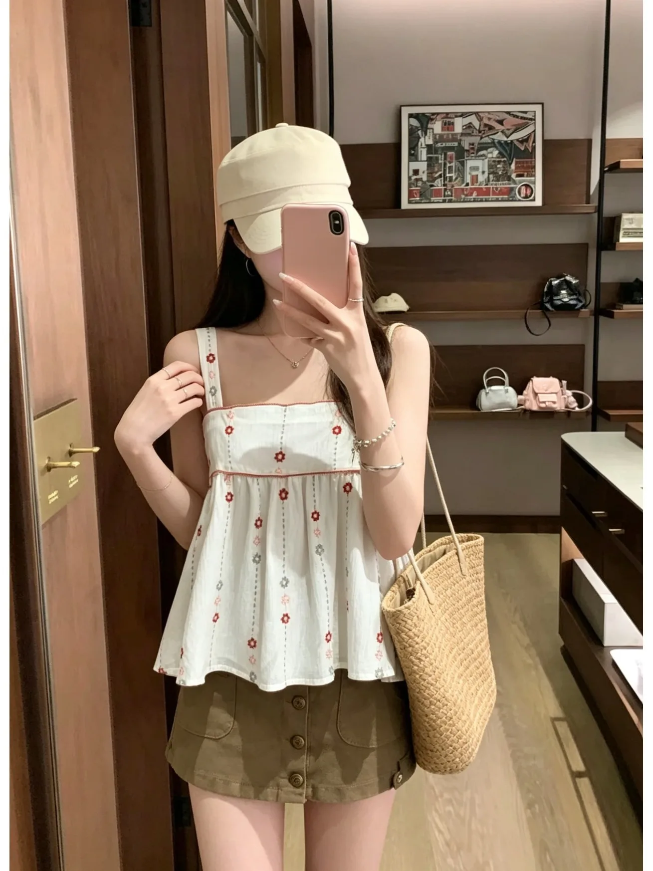 Elegant Embroidered Flower Loose Fit Sleeveless Women's Tank Top Fashionable Atmosphere Sensation Spring Summer Trendy Top
