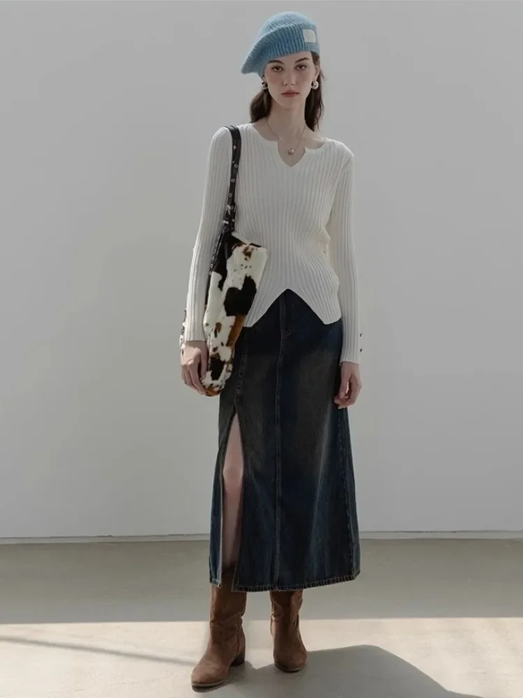 French Minimalist V-Neck Sweater For Women'S Autumn And Winter Design, With A Split Hem And A White Slim Fit Knit Sweater