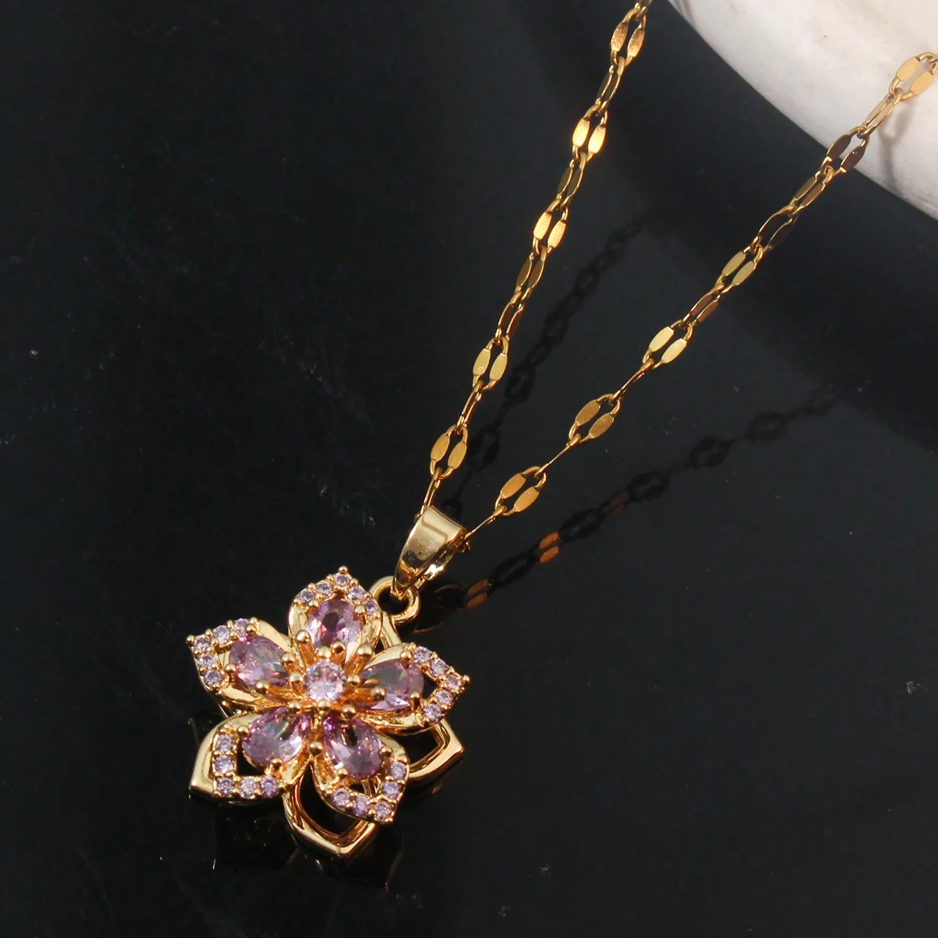 1pc Fashionable Cubic Zirconia Spinning Flower & Gold Plated Pendant Necklace, Suitable For Women's Daily Wear