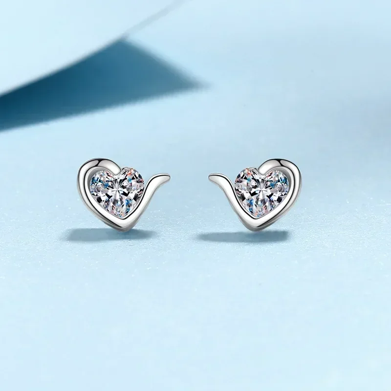 Cute Heart Shaped 0.6 Carat Moissanite Diamond Stud Earrings, Classic White Gold 18K Fine Jewelry for Women Wedding Gift Girl