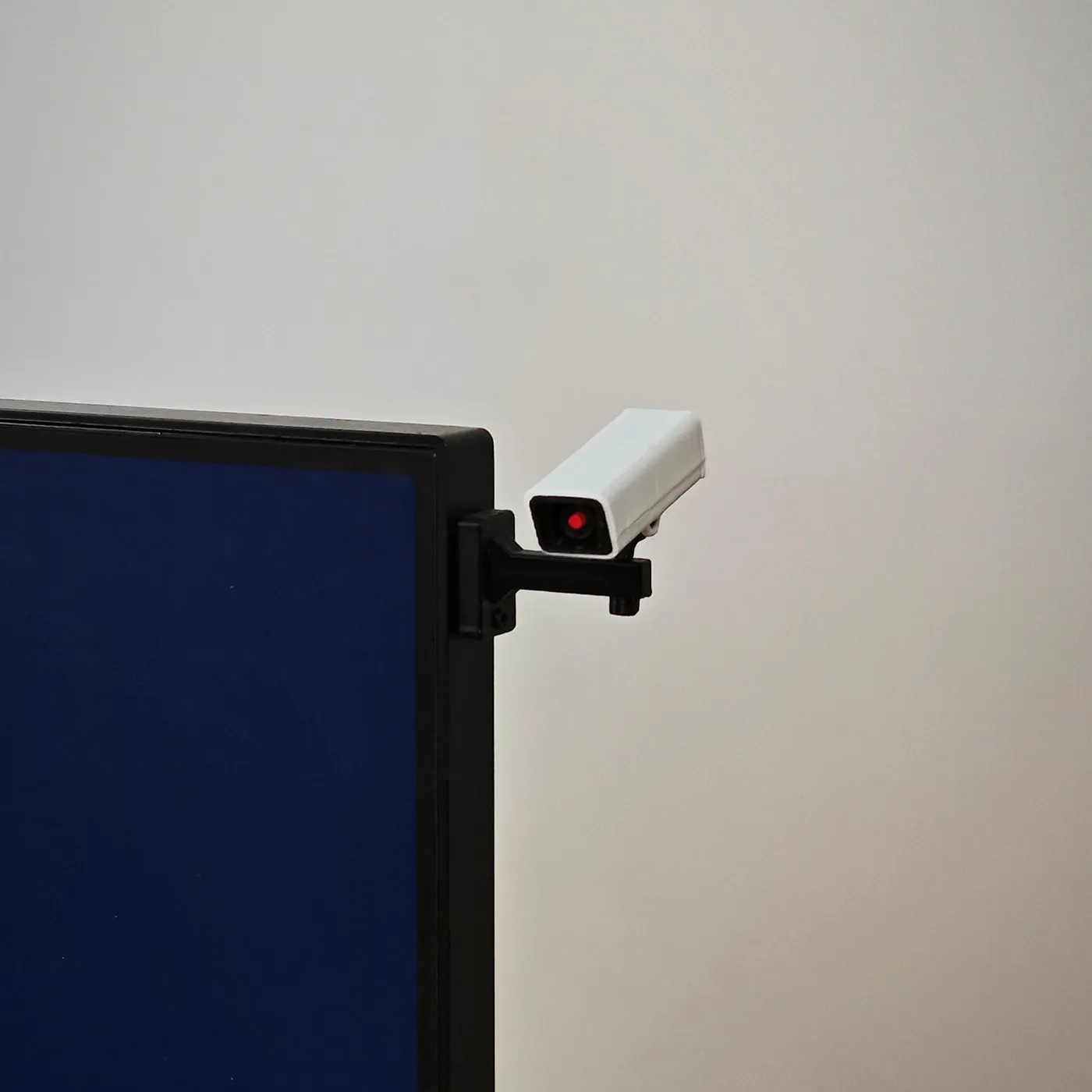Lustige Simulierte Überwachungskamera-Spiegel-Dekoration, Desktop- und Monitor-Deko für Büroarbeitsplatz, Klebeband Inbegriffen – Detail 3
