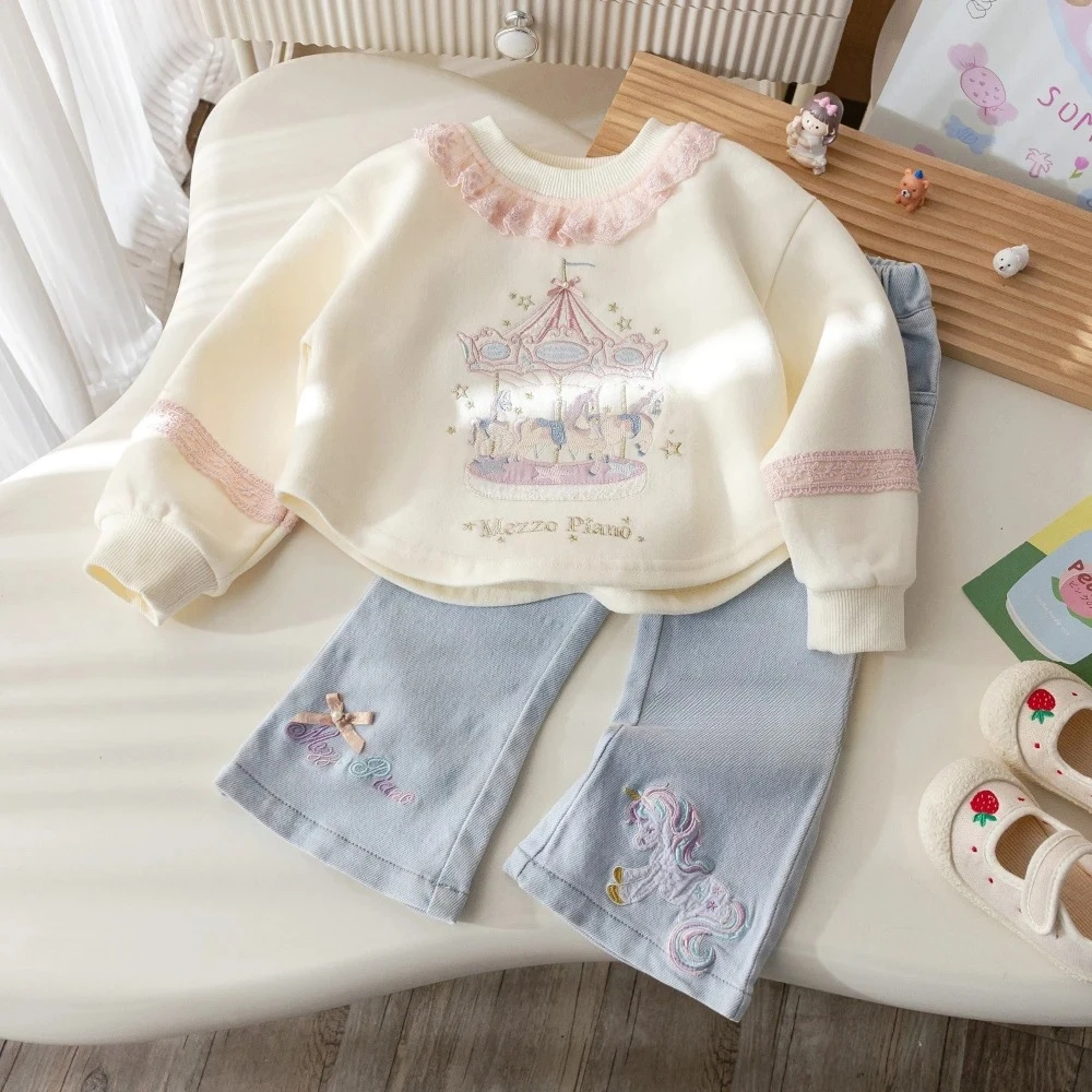 

Весенне-осенняя новая одежда для девочек с цветными блоками, кружевной топ с длинными рукавами и круглым вырезом, вышитый мультфильм + джинсы, комплект из 2 предметов