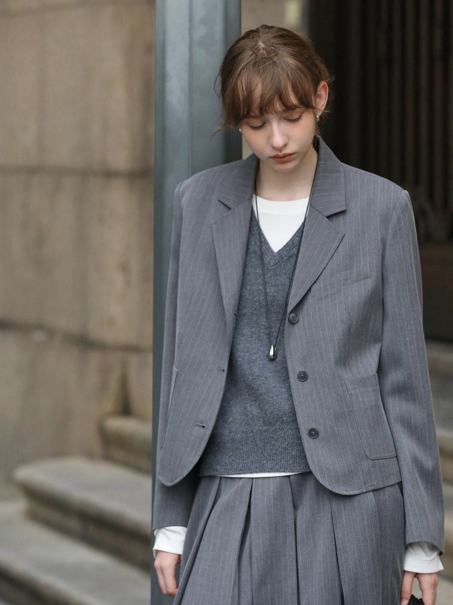 

MELLIIY, осень 2022, костюм Briti в полоску, женский костюм трапециевидной формы с высокой талией, плиссированная юбка, модный комплект из двух предметов