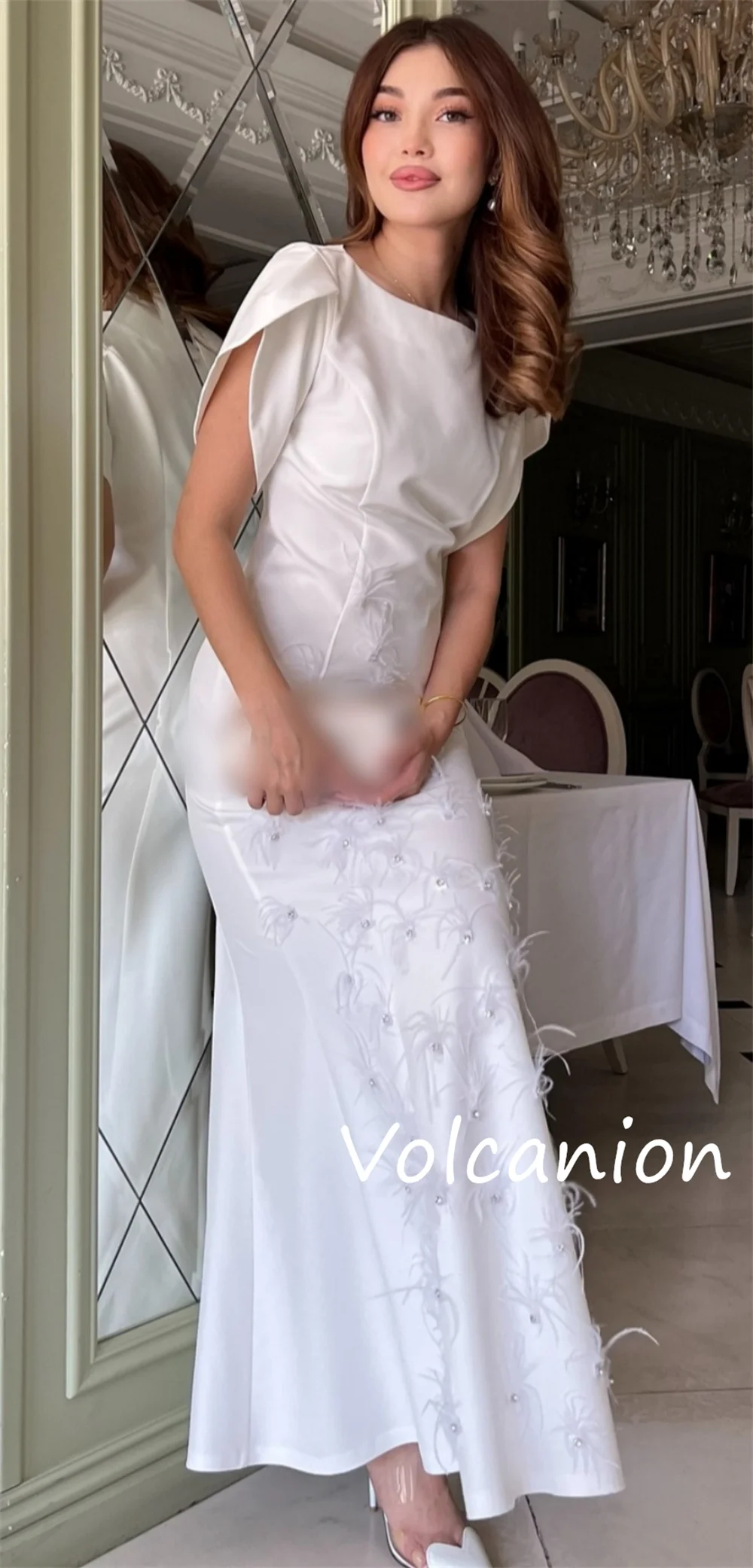 Gaun Midi Leher-o Terompet Bulu Berpayet Charmeuse Klasik Kustom Acara Dipesan Lebih Dahulu Seksi Yang Indah