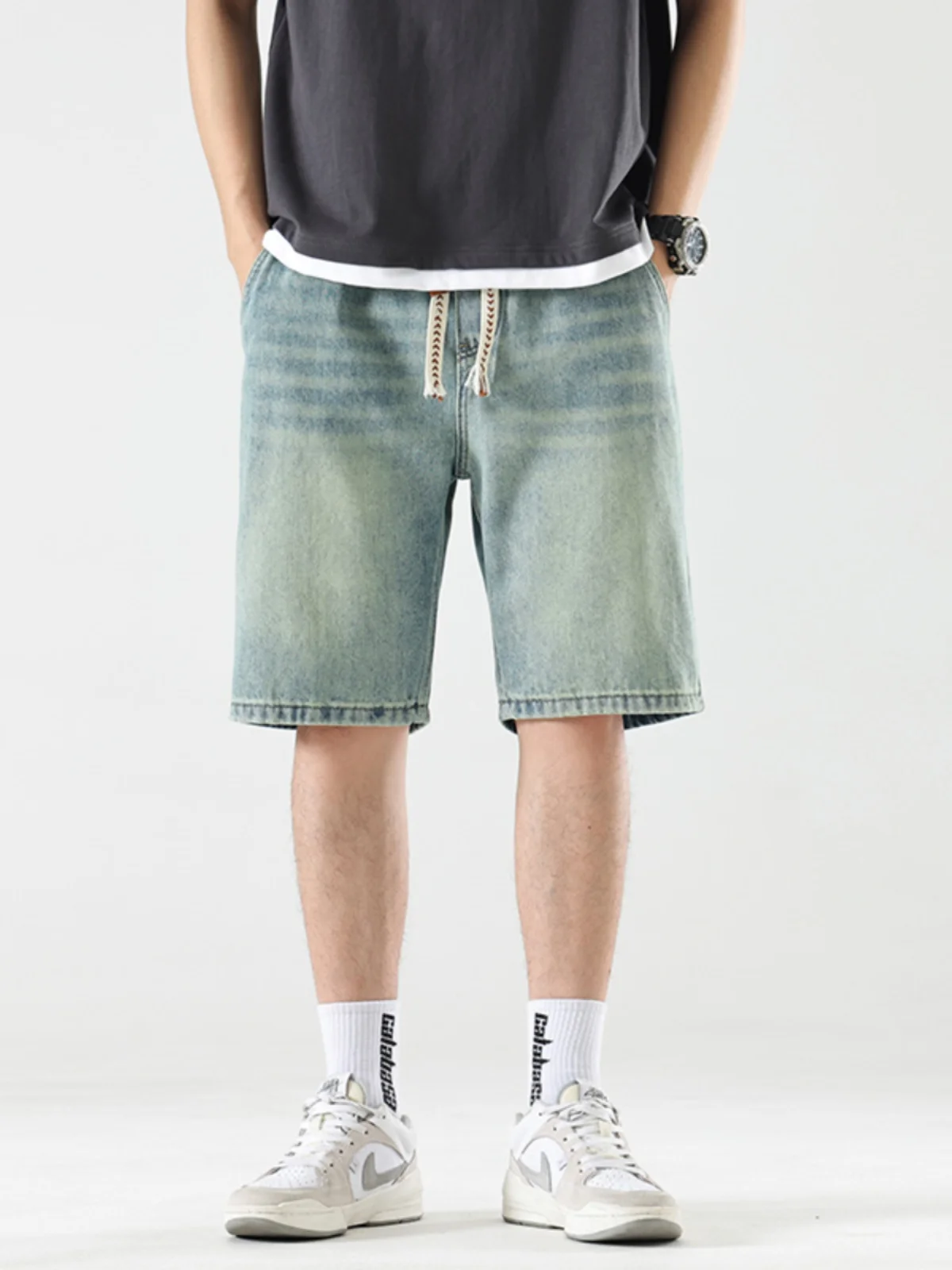 

Slim Fit Men's Denim orts with Belt Loose Straight Leg Medium Waist Elastic Waist Vintage Cool Five-Point Pants