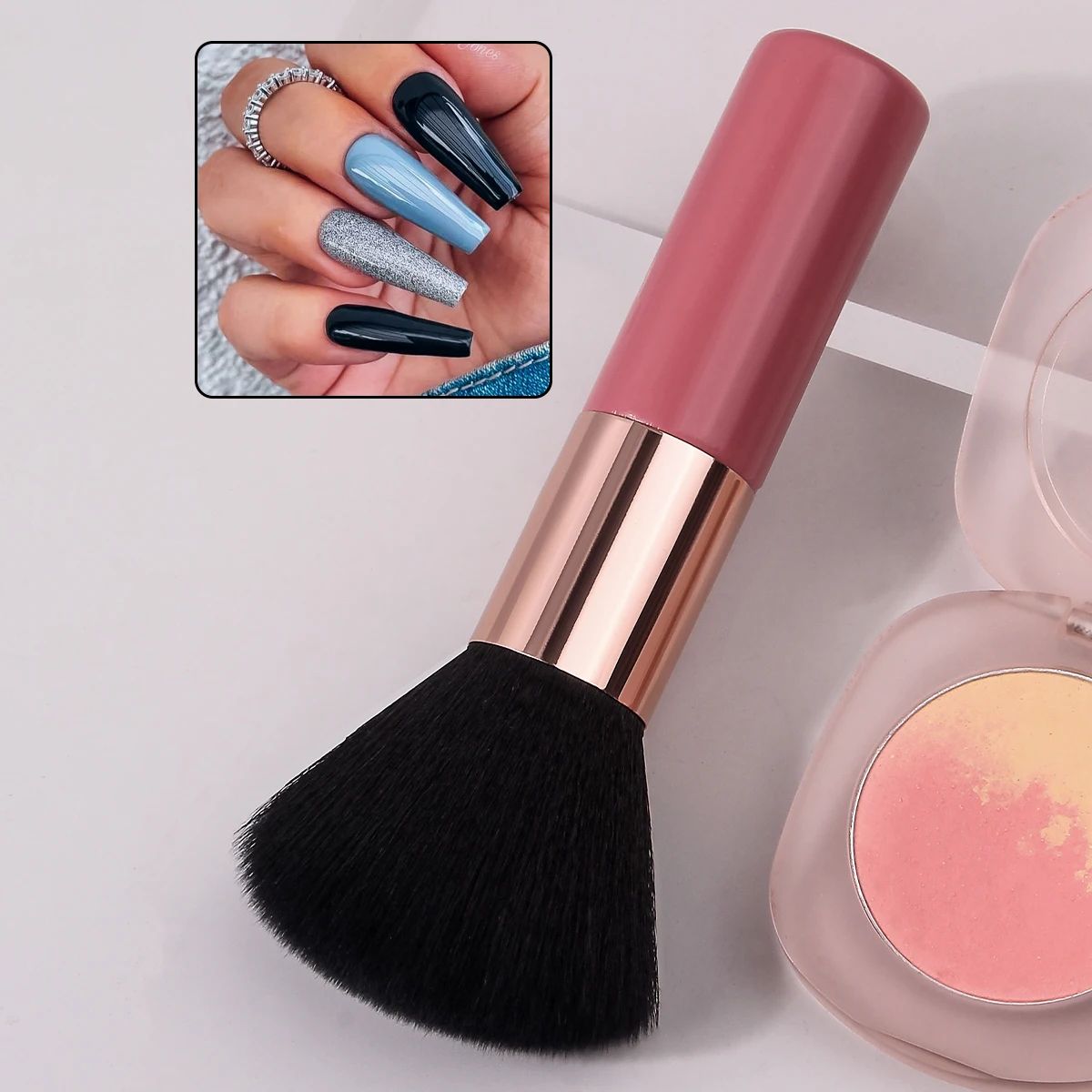 

1 шт. кисть для дизайна ногтей, щетка для пыли, щетка для подметания пыли для ногтей, пухлая кисть для макияжа, щетка для чистки с мягкой щетиной и короткой ручкой