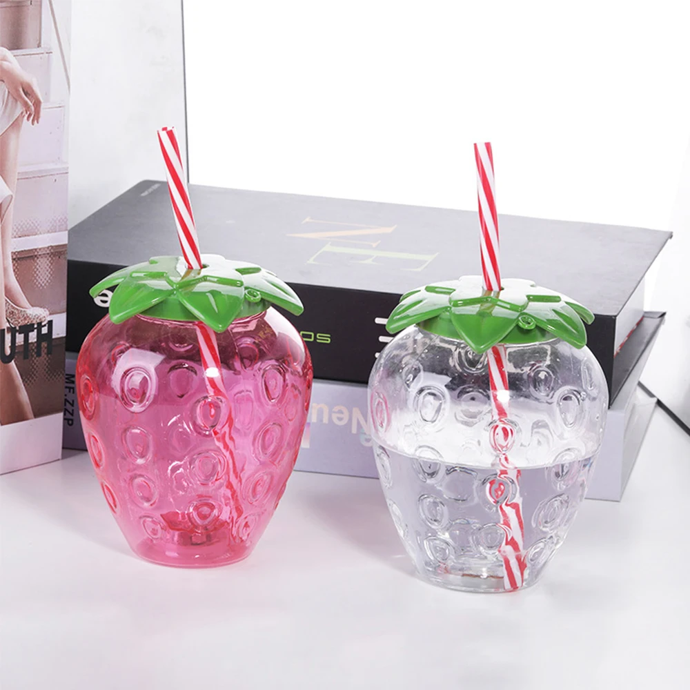 

500ML Strawberry Straw Water Bottle Plastic Pineapple Milk Coffee Cups with Straw for Birthday Party Summer Beach Drinking Cup