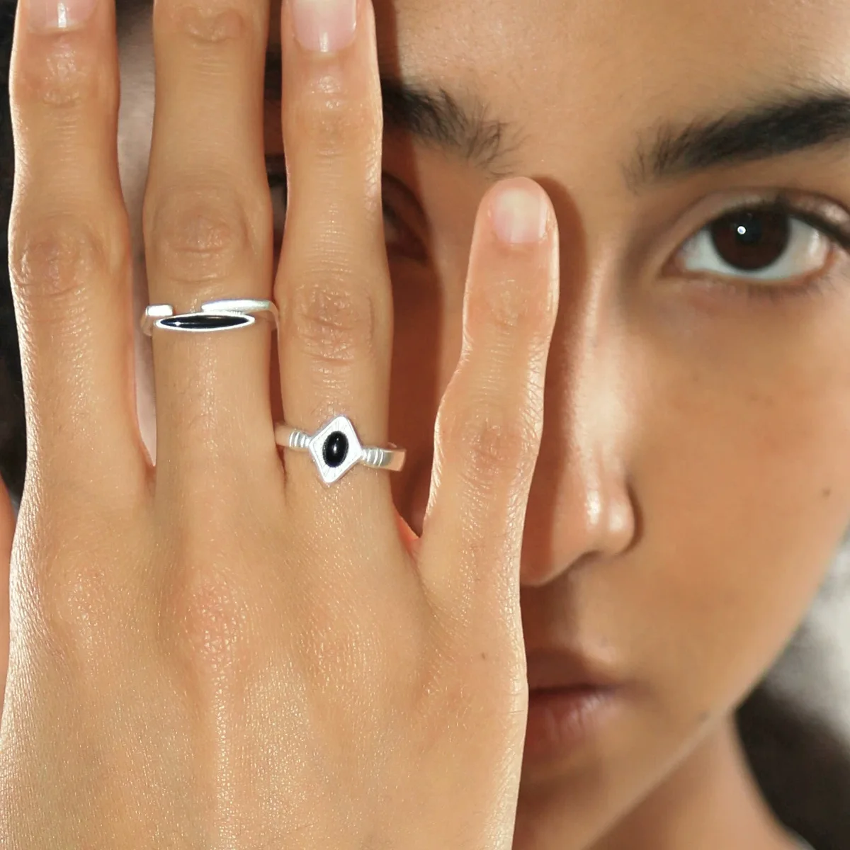 Retro Fashion Simple Geometric rhombus White Fritillaria rings for women Design Sense Black Agate Ring Adjustable Party Jewelry view 5