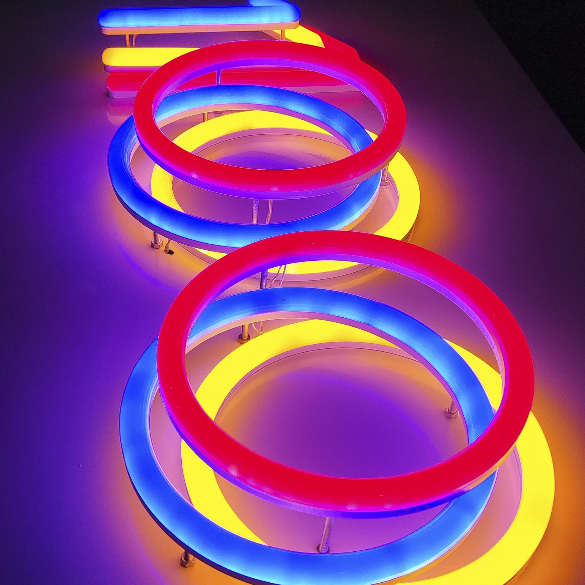 Custom Flexível Neon Acrílico Flex Letters, LED Light Strip Decorações, Baby Happy Birthday Party, Casamento