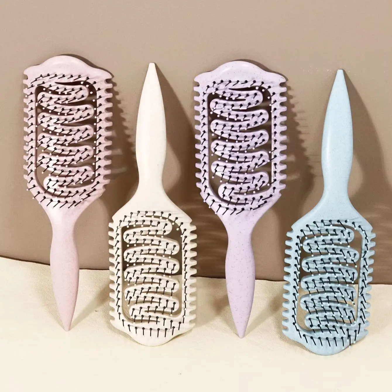 

1 шт. Щетка для завивки волос — портативная полая расческа с нейлоновой щетиной, двойного назначения для влажной и сухой уборки, подходит для всех причесок