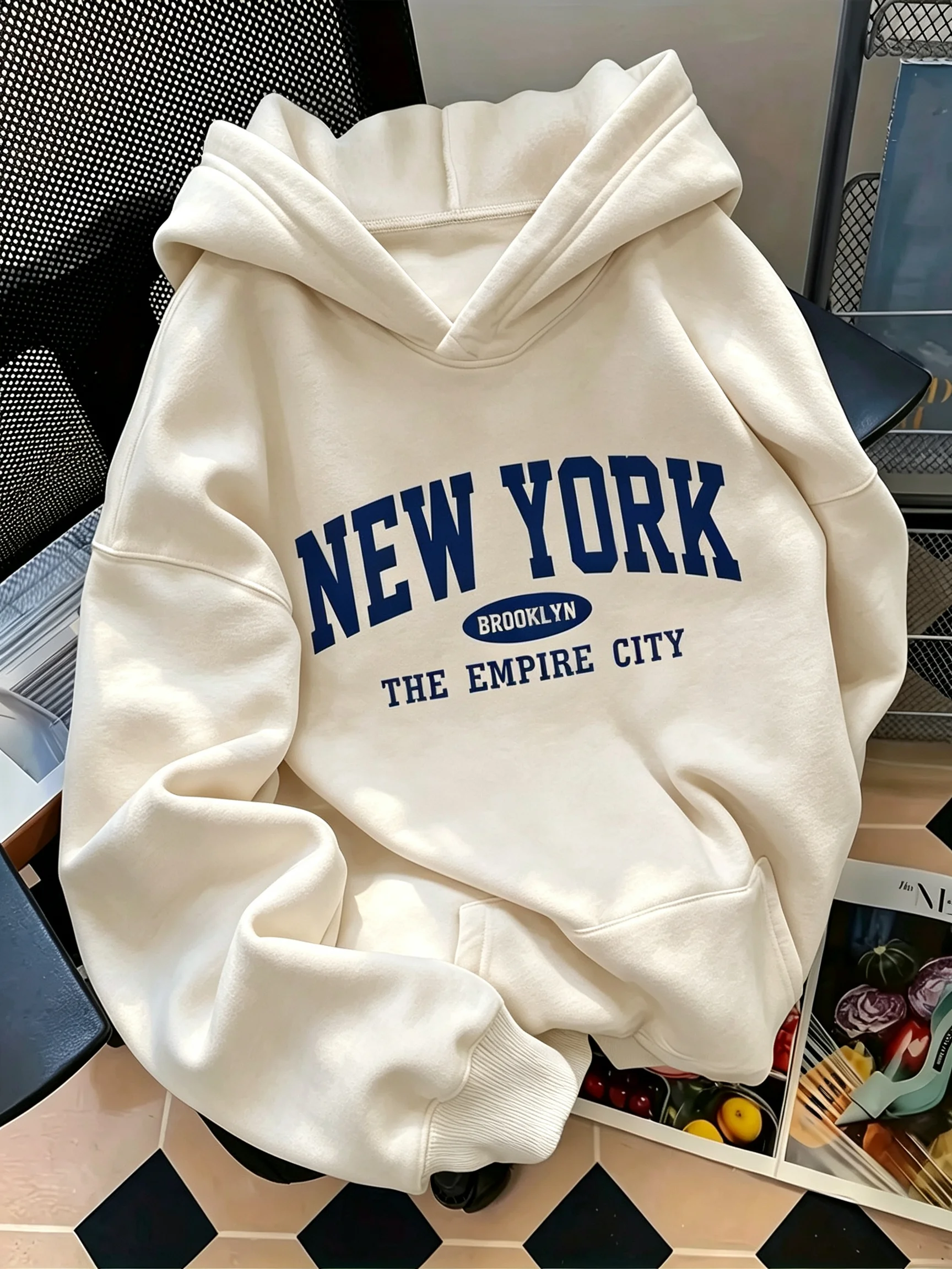 Damen-Hoodie mit lockerem Schnitt, Buchstaben- und geometrischem Muster, lässiger Streetwear-Pullover, langärmeliges Sweatshirt mit Kängurutasche für Damen. – Detail 9