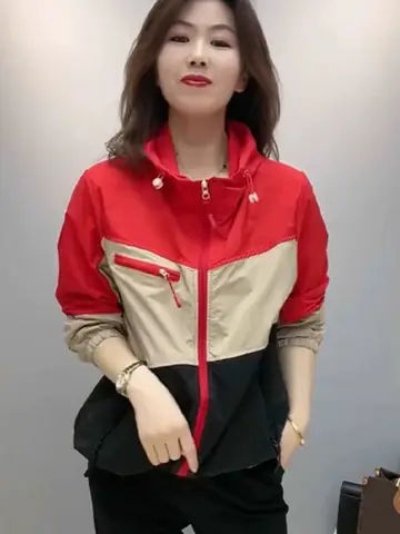 봄 새 도착 지퍼 후드 짧은 코트 여성 캐주얼 패션 태양 보호 컬러 블록 디자인 얇은 겉옷 재킷